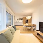 Blue Palace 5d Tirabora Short Rent, Con Parcheggio Privato