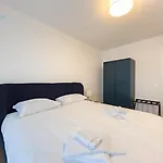 Blue Palace 5d Tirabora Short Rent, Con Parcheggio Privato Apartamento *