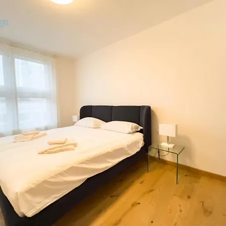 Apartamento Blue Palace 5d Tirabora Short Rent, Con Parcheggio Privato Trieste