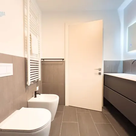 Blue Palace 5d Tirabora Short Rent, Con Parcheggio Privato