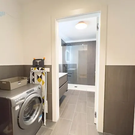 Blue Palace 5d Tirabora Short Rent, Con Parcheggio Privato Trieste