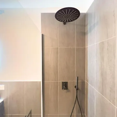 Blue Palace 5d Tirabora Short Rent, Con Parcheggio Privato * Trieste